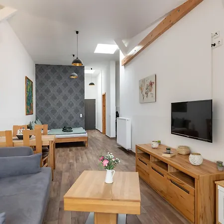 Loft Apartment *