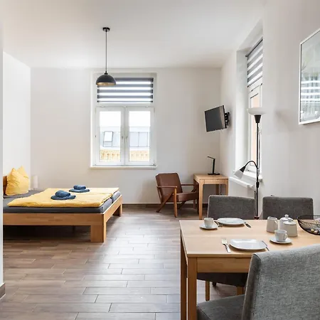 Loft Apartment *
